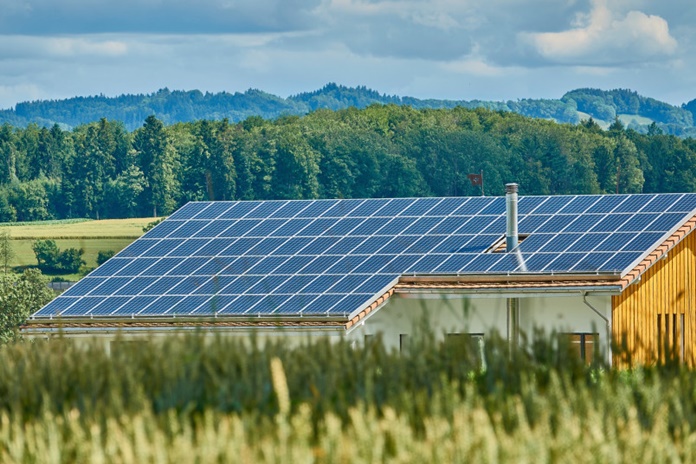 Ir derlingoje žemėje gali būti leista statyti saulės elektrines, bet sprendimas Seimo rankose