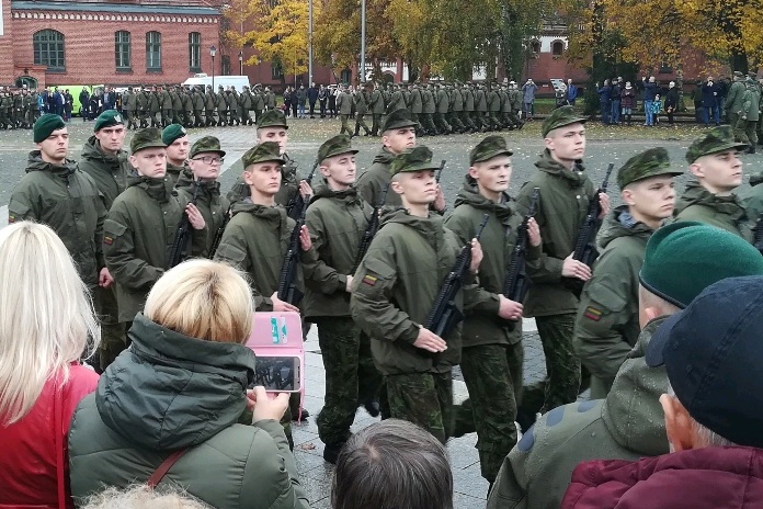 Lietuvos kariuomenės (LK) teigimu, iki gruodžio 31-osios į privalomąją tarnybą ketinama pašaukti per 3,8 tūkst. jaunuolių.