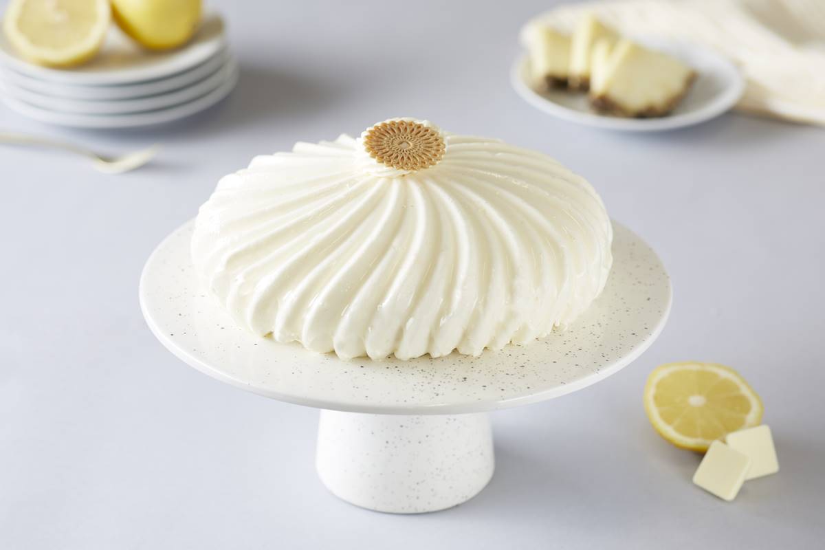 Tortas su ananasų skonio putėsiais „Akapulko“. Prekybos centro „Iki“ nuotrauka.