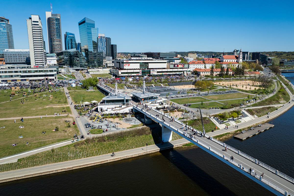 Neries pakrantė ir PC CUP apylinkės Vilniaus centre